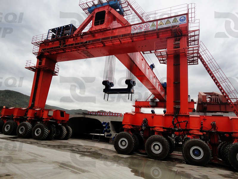 China-Railway-Tunnel-Group-Dongqi-Bridge-Crane