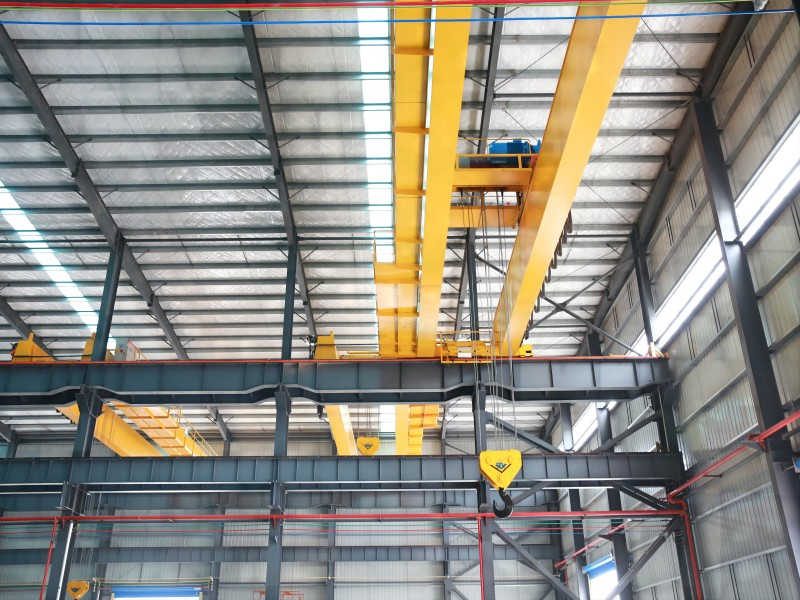 Double girder bridge crane